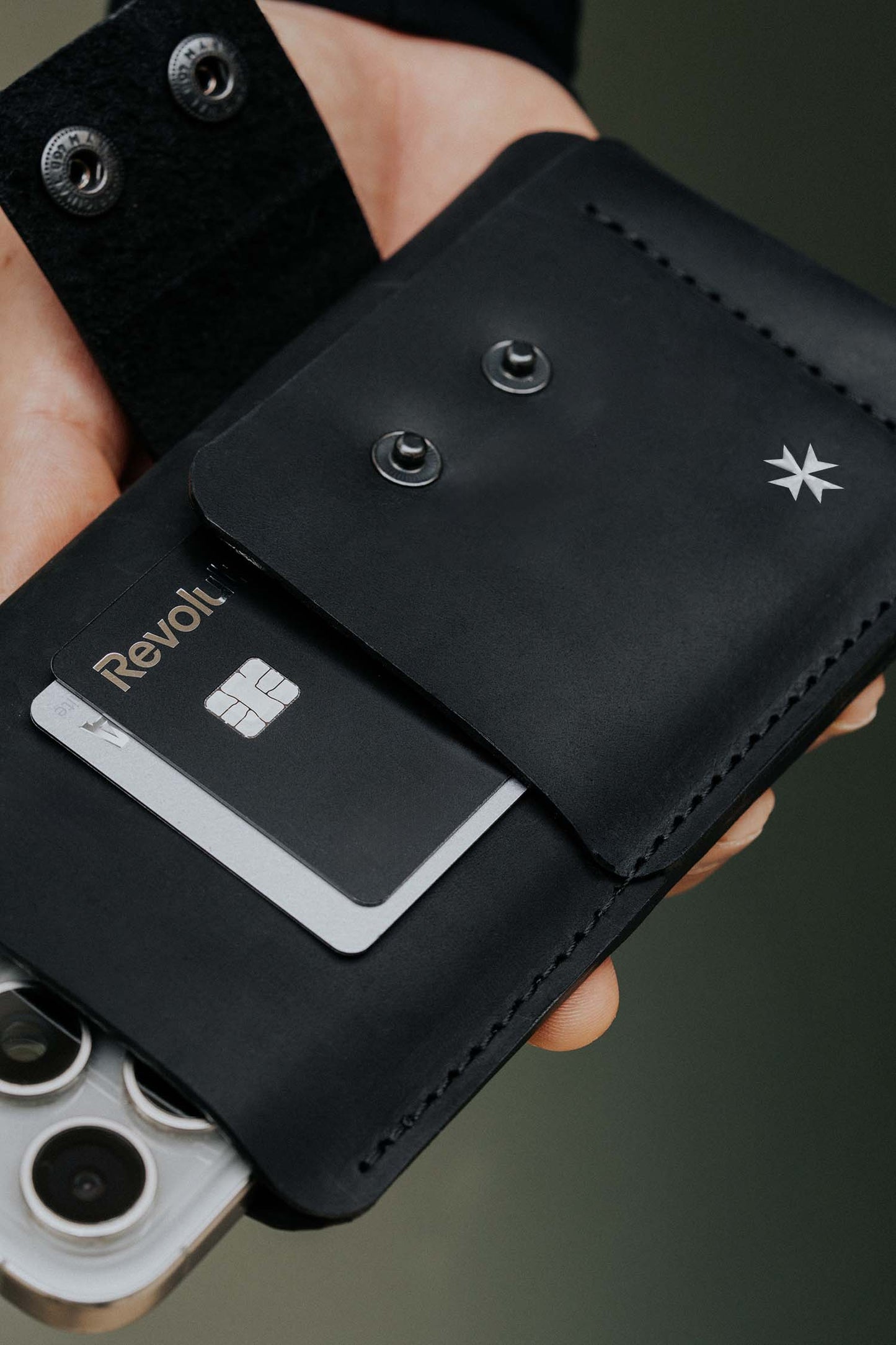 携帯電話ケースとウォレット「イージーケース」