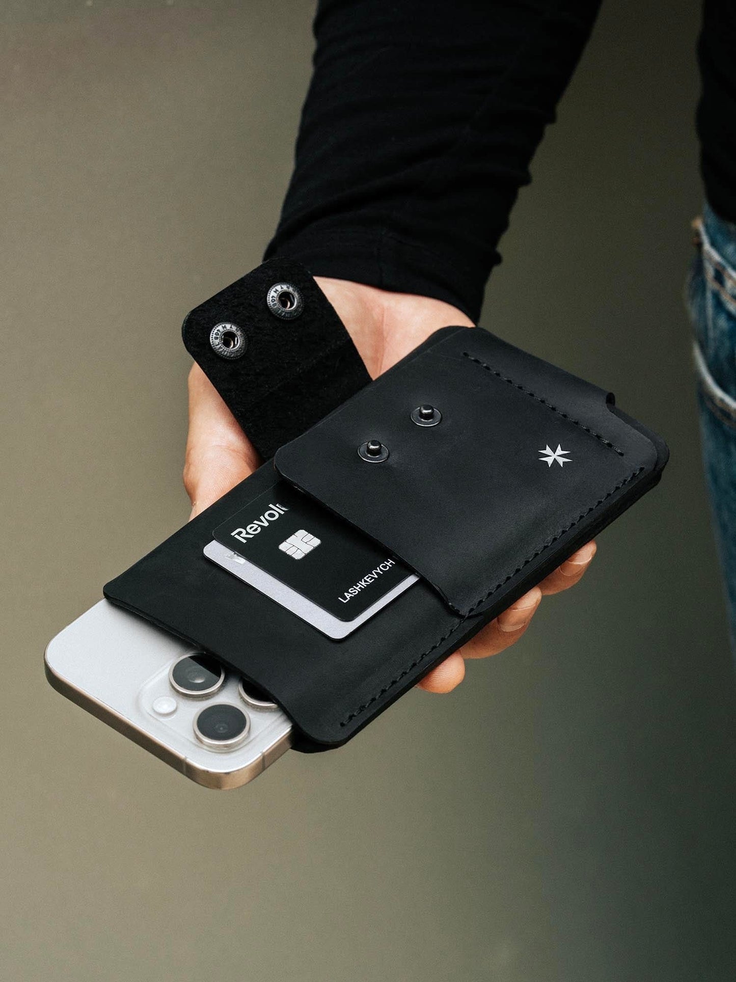 携帯電話ケースとウォレット「イージーケース」